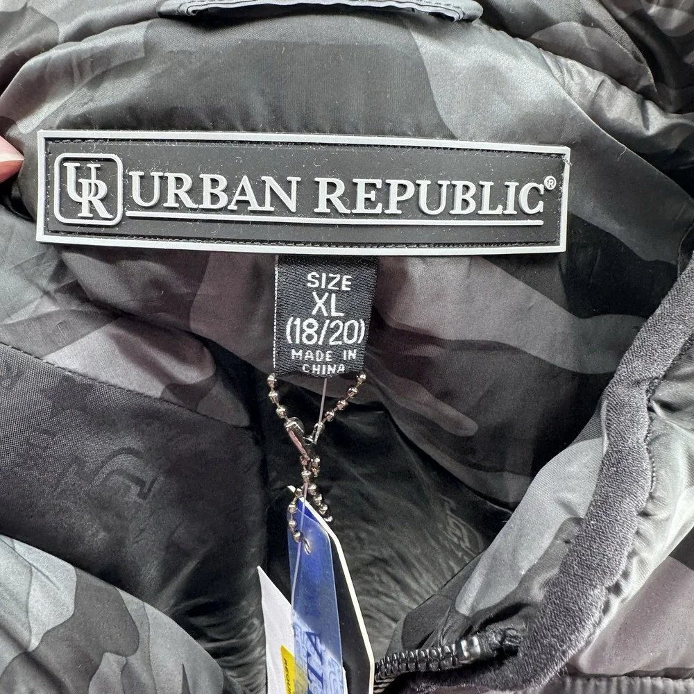 Urban Republic Boys XL 18/20 Gray Black Camo Puffer Vest Gorpcore Zip NWT